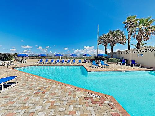 Apartamento New Listing! Beachfront Bliss With Pools & Sauna Condo