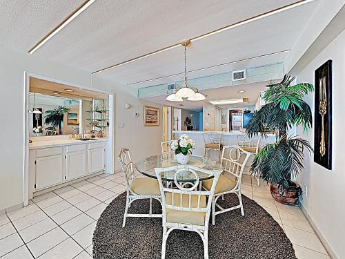 Apartamento New Listing! All-suite Gulf-front Getaway With Pools Condo