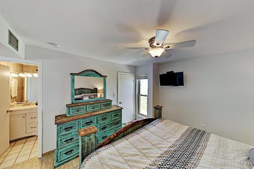 Apartamento Gulf-front Getaway - Pools, Tennis - Steps To Sand Condo