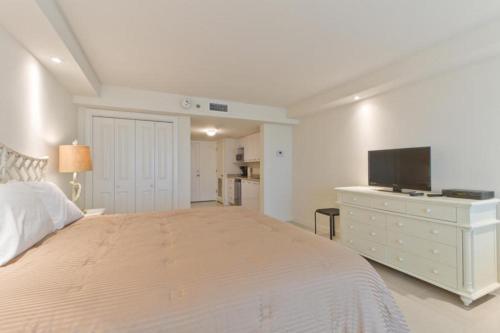 Solare Tower Condominium 2 Bedroom, #405