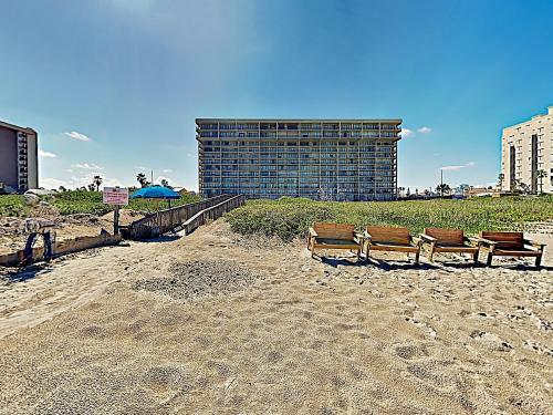 Apartamento New Listing! Stunning Corner Unit With Gym & Pools Condo