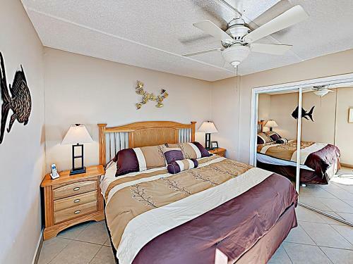 Apartamento New Listing! Stunning Corner Unit With Gym & Pools Condo