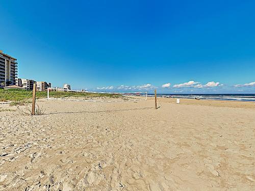 Apartamento New Listing! Stunning Corner Unit With Gym & Pools Condo