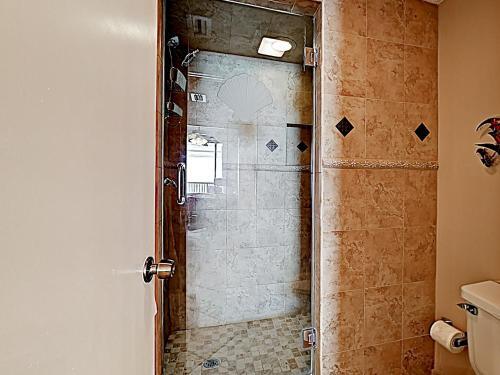 Apartamento New Listing! Stunning Corner Unit With Gym & Pools Condo