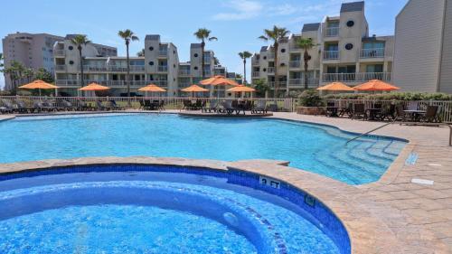 4br Bayview For Large Families! Beachfront Resort, Shared Pools & Jacuzzi