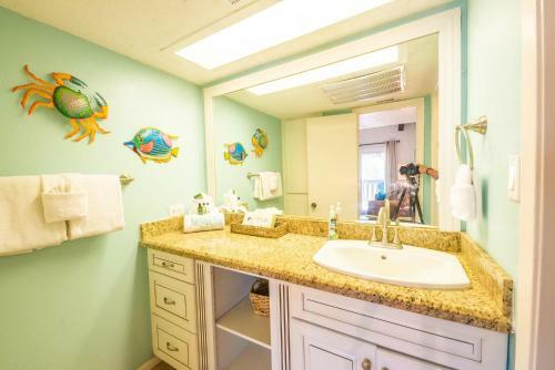 Cozy Condo At The Tiki Complex With Private Beach Access