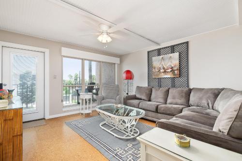 Apartamento Beachview - Beautiful 2 Br Condo - Convenient Location!