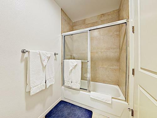 Apartamento New Listing! Modern Beach Condo With Infinity Pool Condo
