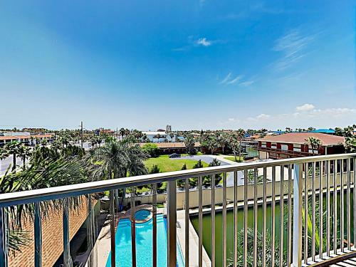Apartamento New Listing! Modern Beach Condo With Infinity Pool Condo