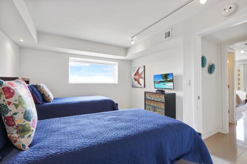 Blue View Beauty! Beachfront Resort, Shared Pools & Jacuzzi