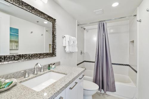 Blue View Beauty! Beachfront Resort, Shared Pools & Jacuzzi