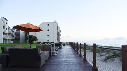 Blue View Beauty! Beachfront Resort, Shared Pools & Jacuzzi