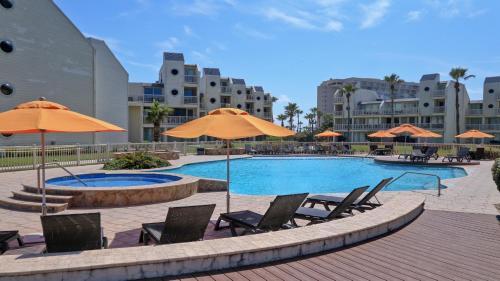 Blue View Beauty! Beachfront Resort, Shared Pools & Jacuzzi