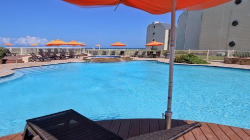 Blue View Beauty! Beachfront Resort, Shared Pools & Jacuzzi