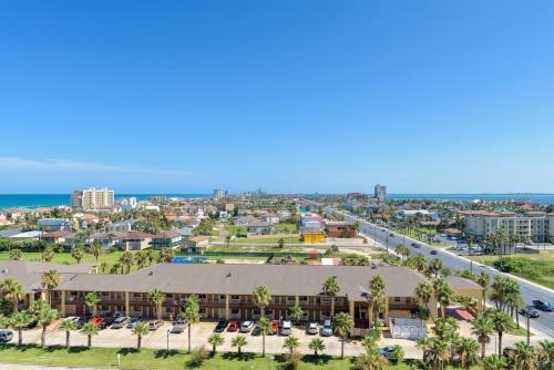 Panoramic Bayview! Spacious 10th Floor Condo Beachfront Resort, Shared Pools & Jacuzzi Pet Friendly
