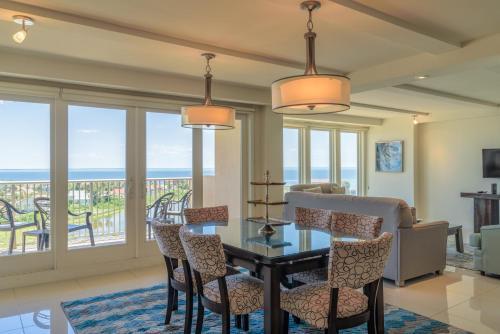Panoramic Bayview! Spacious 10th Floor Condo Beachfront Resort, Shared Pools & Jacuzzi Pet Friendly
