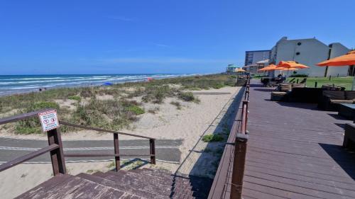 Panoramic Bayview! Spacious 10th Floor Condo Beachfront Resort, Shared Pools & Jacuzzi Pet Friendly