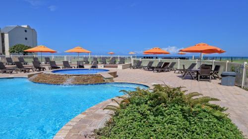 Panoramic Bayview! Spacious 10th Floor Condo Beachfront Resort, Shared Pools & Jacuzzi Pet Friendly