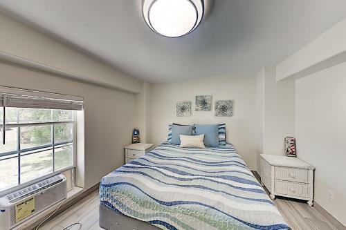 2-unit Beach Hideaway With Private Yard & 2 Kitchens Home