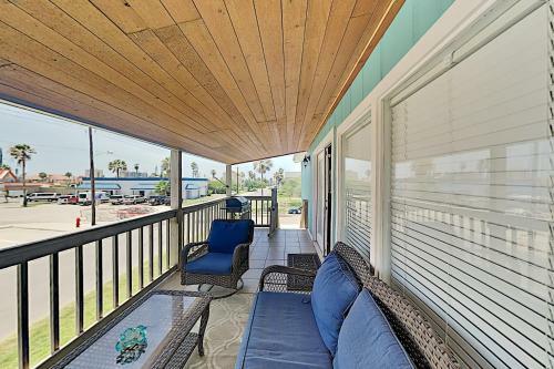 2-unit Beach Hideaway With Private Yard & 2 Kitchens Home