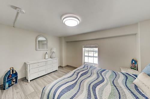 2-unit Beach Hideaway With Private Yard & 2 Kitchens Home