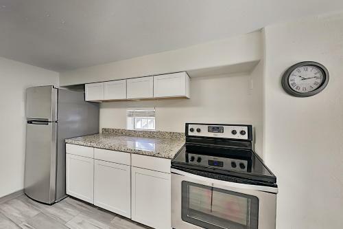 2-unit Beach Hideaway With Private Yard & 2 Kitchens Home