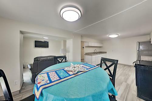 2-unit Beach Hideaway With Private Yard & 2 Kitchens Home