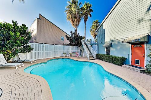 Walk To Beach - Beautiful Private Home Home