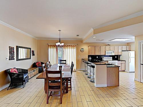 Apartamento New Listing! Updated All-suite Getaway With Grill Condo