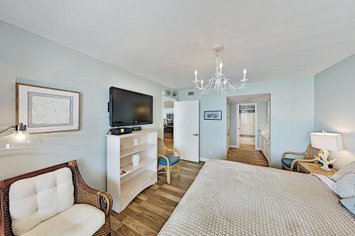Apartamento New Listing! Beachfront Paradise With Pools & Gym Condo
