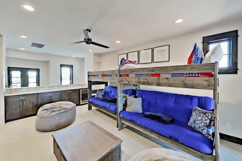 Luxury Home With Private Hot Tub & Outdoor Kitchen