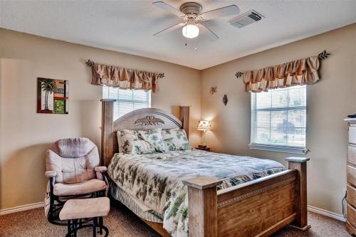 Beautiful Beach House With Sunset View And Large Deck!