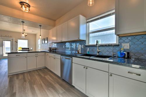 Oceanfront Retreat With Decks Steps To Surfside Beach
