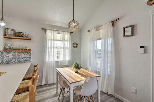 Luxe Surfside Beach Getaway Less Than 1 Block To Ocean!