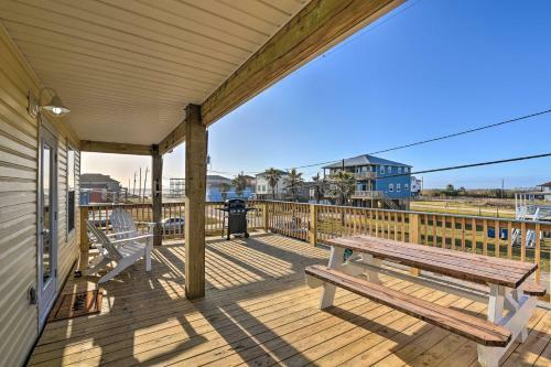 Luxe Surfside Beach Getaway Less Than 1 Block To Ocean!