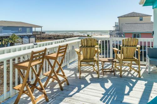 Sunset Sanctuary - Adorable Beach Bungalow With Gorgeous Gulf Views!