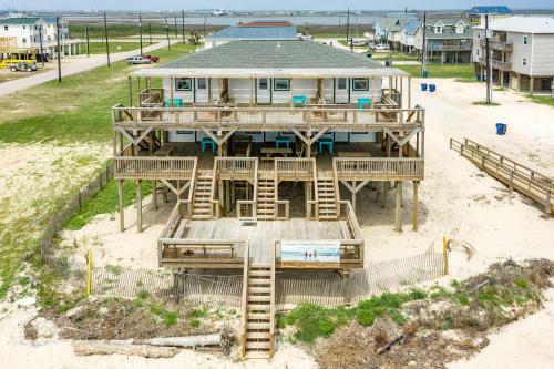 Unobstructed Oceanfront Sea Otter Unit 4 Beach Pad!