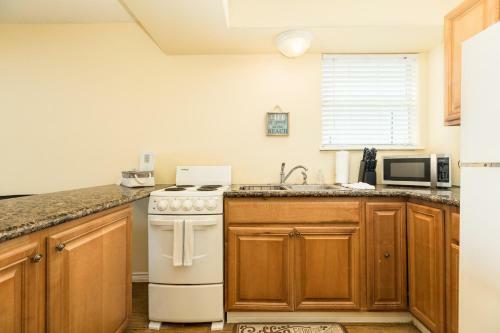 Unobstructed Oceanfront Sea Otter Unit 4 Beach Pad!