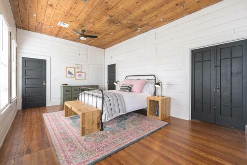 Restored 1930s Uptown Bungalow 2 Min. To Magnolia