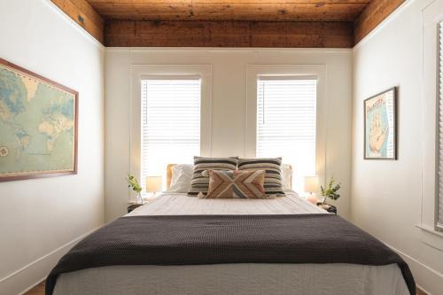 Restored 1930s Uptown Bungalow 2 Min. To Magnolia