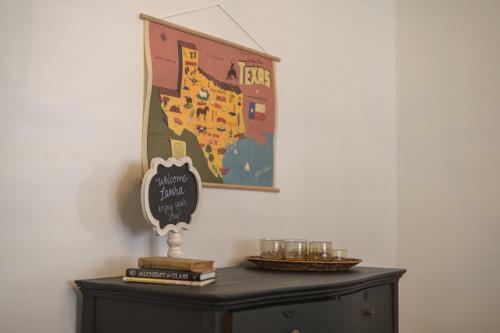 Restored 1930s Uptown Bungalow 2 Min. To Magnolia