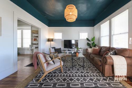 Restored 1930s Uptown Bungalow 2 Min. To Magnolia