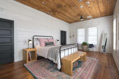Restored 1930s Uptown Bungalow 2 Min. To Magnolia