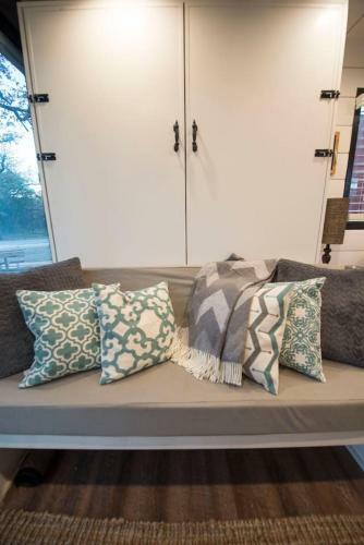 Elegant Container Home Tiny House#1 Near Magnolia