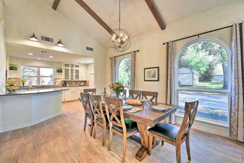 Modern Lake Conroe House With Lakefront Park And Deck!