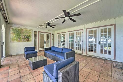Modern Lake Conroe House With Lakefront Park And Deck!