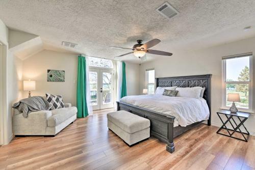 Modern Lake Conroe House With Lakefront Park And Deck!