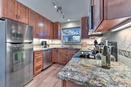 Modern Lake Conroe House With Lakefront Park And Deck!