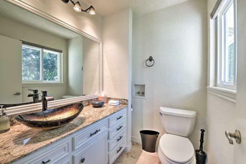 Modern Lake Conroe House With Lakefront Park And Deck!
