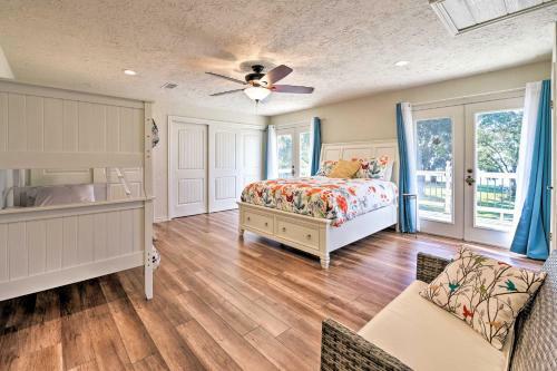 Modern Lake Conroe House With Lakefront Park And Deck!
